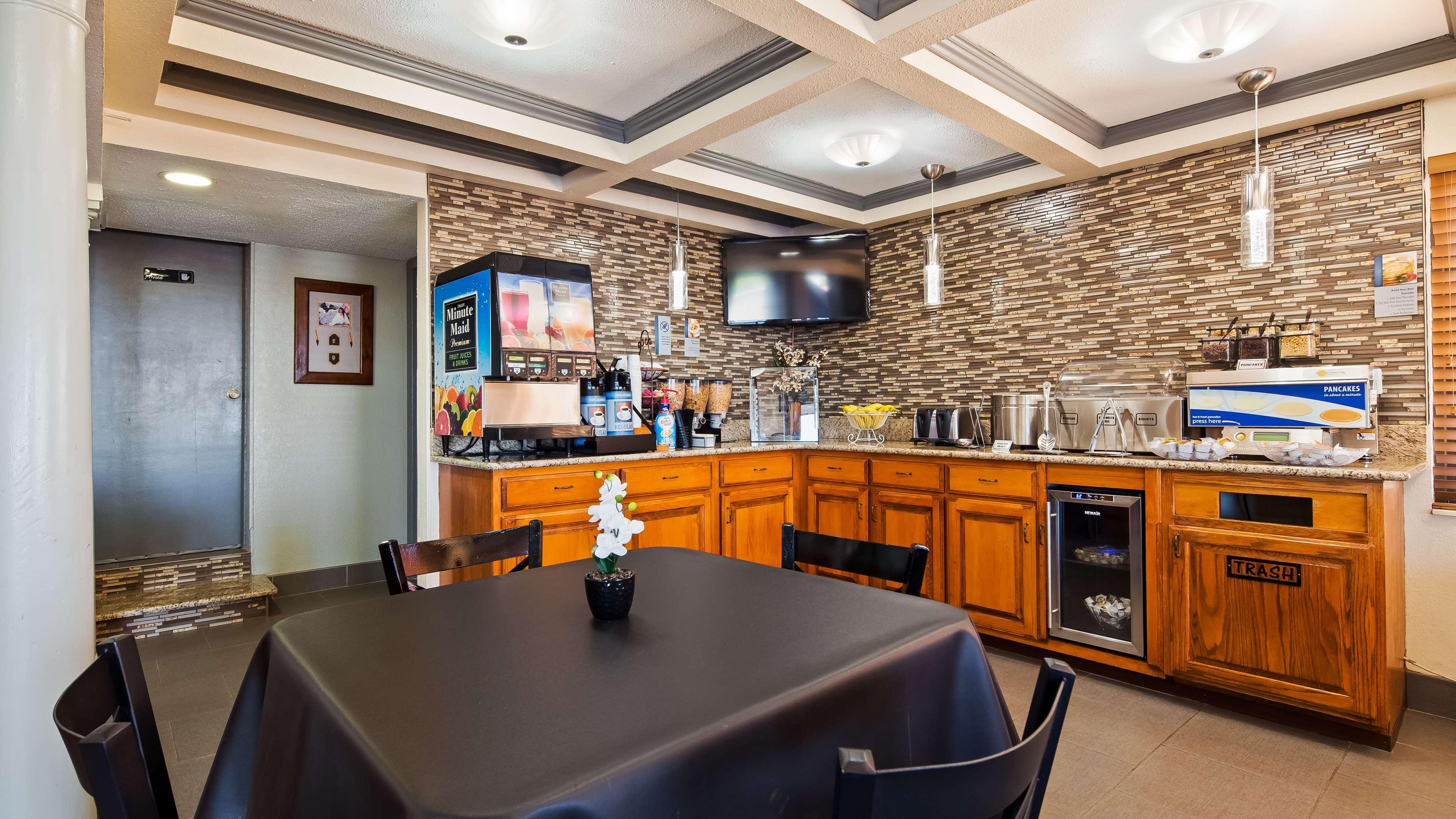 Best Western Montis Inn Saint Robert Exterior foto